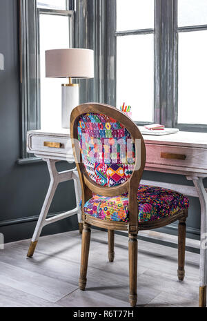Stuhl gepolstert mit Stoff aus Guatemala Stockfoto