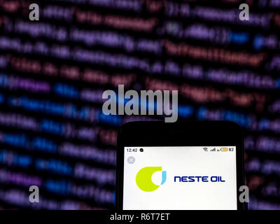 Neste Oyj Engineering Services Company Logo auf dem Smartphone angezeigt. Stockfoto