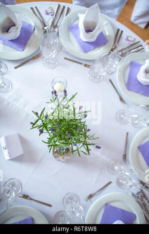 Schöne Hochzeit - Hochzeit Rezeption Zimmer, Tabellen und bereit Stockfoto