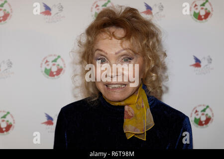 Paris, Frankreich. 5 Dez, 2018. Isabelle Aubret - Start der Kampagne Grüne Weihnachtsmänner 2018 der Französischen Secours Populaire am Musée des Arts forains am 5. Dezember 2018 in Paris, Frankreich. Quelle: Bernard Menigault/Alamy leben Nachrichten Stockfoto