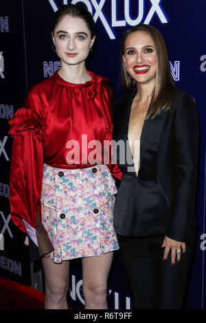 HOLLYWOOD, Los Angeles, CA, USA - 05. Dezember: Raffey Cassidy, Natalie Portman am Los Angeles Premiere von "Neon" Vox Lux' am ArcLight Hollywood statt am 5. Dezember 2018 in Hollywood, Los Angeles, Kalifornien, Vereinigte Staaten. (Foto von Xavier Collin/Image Press Agency) Stockfoto