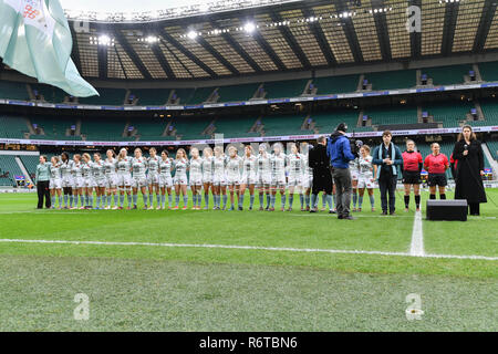 London, Großbritannien. 6. Dezember 2018. Beide Team der Pitch während Varsitygleiches 2018 zwischen Ourfc Frauen v Curufc Frauen in Twickenham Stadion am Donnerstag, den 06. Dezember 2018. LONDON ENGLAND. (Nur redaktionelle Nutzung, eine Lizenz für die gewerbliche Nutzung erforderlich. Keine Verwendung in Wetten, Spiele oder einer einzelnen Verein/Liga/player Publikationen.) Credit: Taka G Wu/Alamy News Credit: Taka Wu/Alamy leben Nachrichten Stockfoto