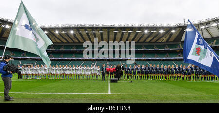 London, Großbritannien. 6. Dezember 2018. Beide Team der Pitch während Varsitygleiches 2018 zwischen Ourfc Frauen v Curufc Frauen in Twickenham Stadion am Donnerstag, den 06. Dezember 2018. LONDON ENGLAND. (Nur redaktionelle Nutzung, eine Lizenz für die gewerbliche Nutzung erforderlich. Keine Verwendung in Wetten, Spiele oder einer einzelnen Verein/Liga/player Publikationen.) Credit: Taka G Wu/Alamy News Credit: Taka Wu/Alamy leben Nachrichten Stockfoto