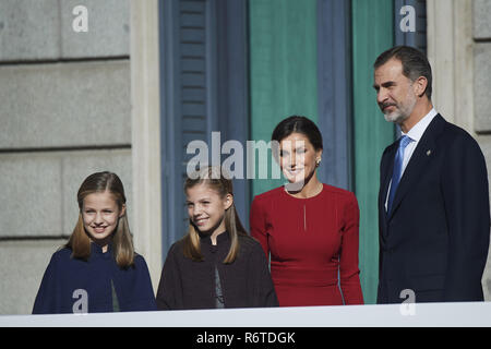 Madrid, Spanien. 6 Dez, 2018. König Felipe VI und Königin LETIZIA von Spanien, Krone PRINZESSIN LEONOR und Prinzessin Sofia nehmen an der feierlichen Zeremonie zum Gedenken an den 40. Jahrestag der spanischen Verfassung in der Abgeordnetenkammer in Madrid, Spanien. Credit: Jack Abuin/ZUMA Draht/Alamy leben Nachrichten Stockfoto