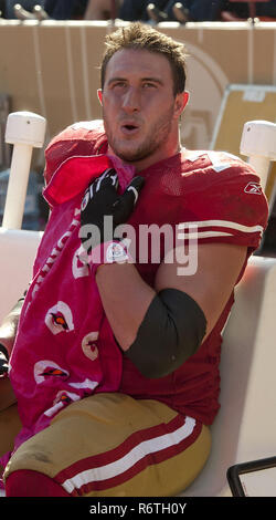 San Francisco, Kalifornien, USA. 30 Okt, 2011. Ein Francisco 49ers beleidigender Gerät Joe Staley (74) am Sonntag, 30. Oktober 2011 im Candlestick Park, San Francisco, Kalifornien. Die 49ers besiegten die Browns 20-10. Credit: Al Golub/ZUMA Draht/Alamy leben Nachrichten Stockfoto