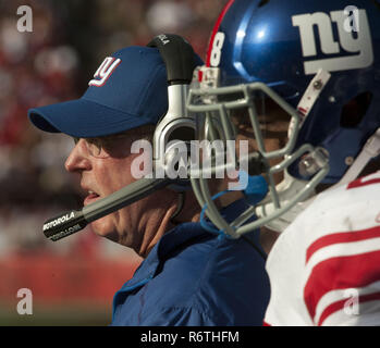 San Francisco, Kalifornien, USA. 13 Nov, 2011. Riesen Haupttrainer Perry Fewell am Sonntag, 13. November 2011 im Candlestick Park, San Francisco, Kalifornien. Die 49ers die Riesen besiegte 27-20. Credit: Al Golub/ZUMA Draht/Alamy leben Nachrichten Stockfoto