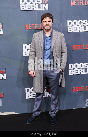 Berlin, Deutschland. 06 Dez, 2018. Der Schauspieler Misel Maticevic in den Film Premiere des Films kommt 'dogs of Berlin" im Kino International. Quelle: Annette Riedl/dpa/Alamy leben Nachrichten Stockfoto