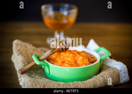 Gekochte Sweet Kürbis Porridge mit Reis in einer Platte Stockfoto