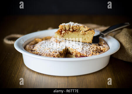 Süße Kuchen mit Marmelade Keramisch Stockfoto