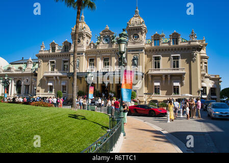 MONACO, EUROPA - August 11, 2018: Hauptplatz des Fürstentums und Casino de Monte Carlo Stockfoto