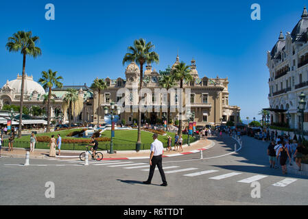 MONACO, EUROPA - August 11, 2018: Hauptplatz des Fürstentums und Casino de Monte Carlo Stockfoto