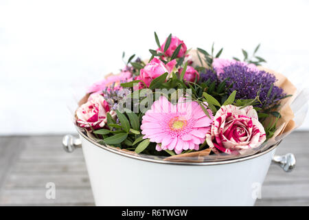 Blumenstrauß aus Frühling Blumen zum Muttertag Stockfoto