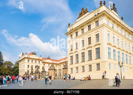 Die Prager Burg Hradschin Platz und ersten Innenhof Prager Burg Pražský hrad Praha Tschechische Republik Europa Stockfoto