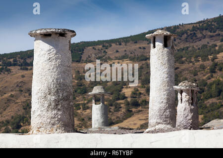 Schornsteine in Capileira, Las Alpujarras, Granada Provinz, Andalusien, Spanien Stockfoto