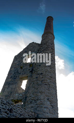 Eine alte Cornish Tin Mine in der Nähe von fronz, Cornwall, Großbritannien Stockfoto