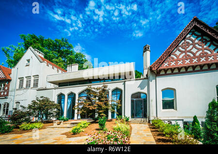 Callanwolde Fine Arts Center befindet sich in einem 27.000 Quadratmeter Gothic-Tudor Revival Herrenhaus untergebracht, auf 12 Hektar in Atlanta, Georgia. Stockfoto