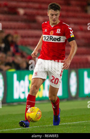 19. November 2018, Riverside Stadium, Middlesbrough, England; EFL-Meisterschaft, Middlesbrough v Wigan Athletic: Dael Fry (20) von Middlesbrough mit der Kugel Credit: Craig Milner/News Bilder der Englischen Football League Bilder unterliegen DataCo Lizenz Stockfoto