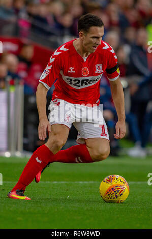 19. November 2018, Riverside Stadium, Middlesbrough, England; EFL-Meisterschaft, Middlesbrough v Wigan Athletic: Stewart Downing (19) von Middlesbrough mit der Kugel Credit: Craig Milner/News Bilder der Englischen Football League Bilder unterliegen DataCo Lizenz Stockfoto