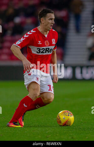 19. November 2018, Riverside Stadium, Middlesbrough, England; EFL-Meisterschaft, Middlesbrough v Wigan Athletic: Stewart Downing (19) von Middlesbrough mit der Kugel Credit: Craig Milner/News Bilder der Englischen Football League Bilder unterliegen DataCo Lizenz Stockfoto