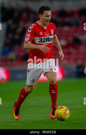 19. November 2018, Riverside Stadium, Middlesbrough, England; EFL-Meisterschaft, Middlesbrough v Wigan Athletic: Stewart Downing (19) von Middlesbrough mit der Kugel Credit: Craig Milner/News Bilder der Englischen Football League Bilder unterliegen DataCo Lizenz Stockfoto