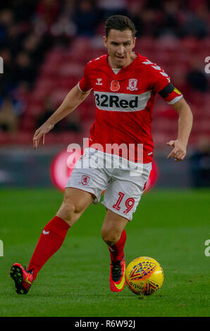 19. November 2018, Riverside Stadium, Middlesbrough, England; EFL-Meisterschaft, Middlesbrough v Wigan Athletic: Stewart Downing (19) von Middlesbrough mit der Kugel Credit: Craig Milner/News Bilder der Englischen Football League Bilder unterliegen DataCo Lizenz Stockfoto