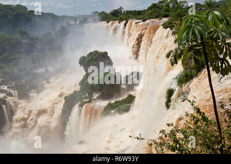 Iguazú fällt in der Regenzeit, Argentinischen Seite Stockfoto