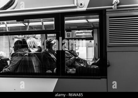 Dieses Bild wurde im Stadtzentrum von Glasgow, Schottland in der rush hour. Diese waren Teil einer Hochschule kurz genannt rush hour für Cogc. Stockfoto