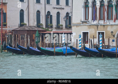 Acqua Alta - Venedig Hochwasser. Venedig, die Hauptstadt der nördlichen Italien Veneto Region, ist auf mehr als 100 kleinen Inseln gebaut. Stockfoto