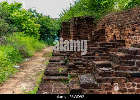 Broken House Bricks Bühne an buddhistischen Ort gut aussehen & geben Beweis der Präsenz von budha in der Vergangenheit. Stockfoto