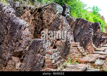 Broken House Bricks Bühne an buddhistischen Ort gut aussehen & geben Beweis der Präsenz von budha in der Vergangenheit. Stockfoto