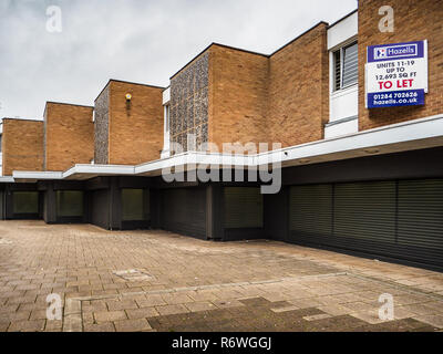 Leere Ladeneinheiten / leeres Einkaufszentrum in der Marktstadt Norfolk in Thetford Stockfoto