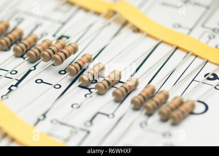 Elektronische Widerstände und elektronische Leiterplatte Stockfoto