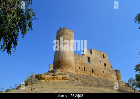 Anzeigen von Milena mittelalterlichen Burg, Modica, Sizilien, Italien, Europa Stockfoto