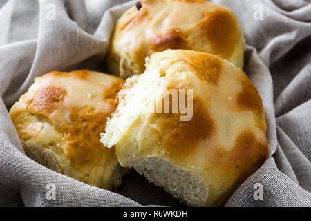 Traditionelle Ostern Hot Cross buns Stockfoto