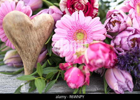 Frühling Blumen zum Muttertag eingerichtet Stockfoto