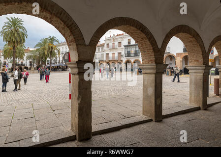 ZAFRA, Badajoz, Spanien - November 24, 2018: Die Menschen auf dem Platz große Zafra, Badajoz Provinz, Spanien Stockfoto