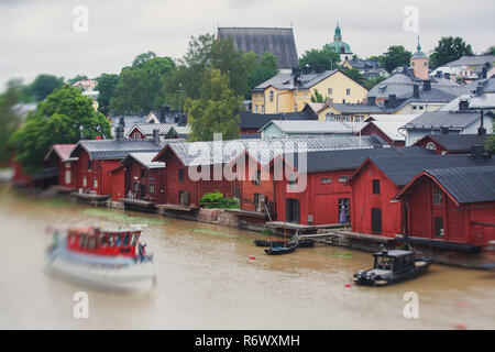 Anzeigen von Porvoo Altstadt mit roten hölzernen Schuppen, Borga, eine Stadt und eine Gemeinde an der südlichen Küste von Finnland liegt etwa 50 km Stockfoto