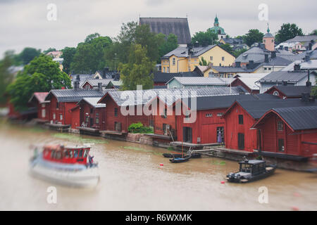 Anzeigen von Porvoo Altstadt mit roten hölzernen Schuppen, Borga, eine Stadt und eine Gemeinde an der südlichen Küste von Finnland liegt etwa 50 km Stockfoto