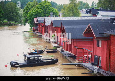 Anzeigen von Porvoo Altstadt mit roten hölzernen Schuppen, Borga, eine Stadt und eine Gemeinde an der südlichen Küste von Finnland liegt etwa 50 km Stockfoto