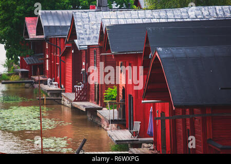 Anzeigen von Porvoo Altstadt mit roten hölzernen Schuppen, Borga, eine Stadt und eine Gemeinde an der südlichen Küste von Finnland liegt etwa 50 km Stockfoto