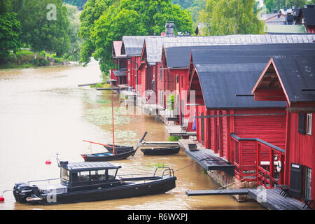 Anzeigen von Porvoo Altstadt mit roten hölzernen Schuppen, Borga, eine Stadt und eine Gemeinde an der südlichen Küste von Finnland liegt etwa 50 km Stockfoto