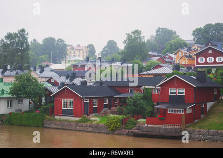 Anzeigen von Porvoo Altstadt mit roten hölzernen Schuppen, Borga, eine Stadt und eine Gemeinde an der südlichen Küste von Finnland liegt etwa 50 km Stockfoto