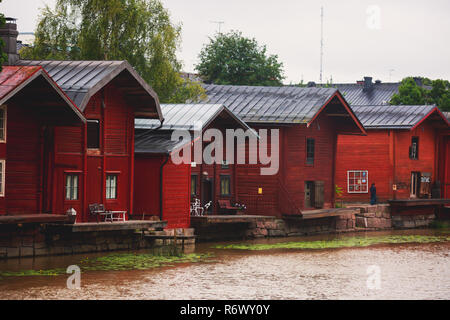 Anzeigen von Porvoo Altstadt mit roten hölzernen Schuppen, Borga, eine Stadt und eine Gemeinde an der südlichen Küste von Finnland liegt etwa 50 km Stockfoto