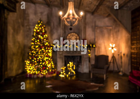 Dunkle Zimmer mit Weihnachten Innenraum Stockfoto