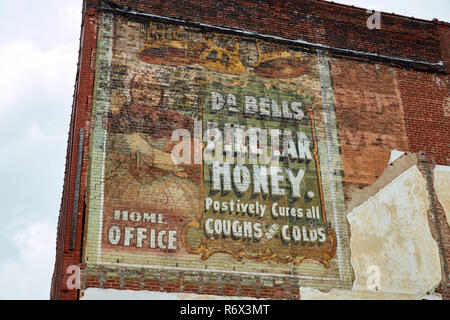 Alte Werbung malte auf der Seite ein Backsteingebäude in Paducah, Kentucky. Stockfoto