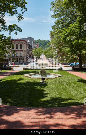 Brunnen am Ende der Hauptstraße auf dem Gelände der alten State Capitol in Frankfort, Kentucky Stockfoto