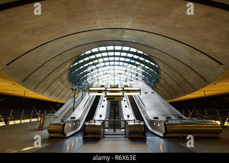 Die U-Bahnstation Canary Wharf, Eingang Ost. London, Vereinigtes Königreich Stockfoto