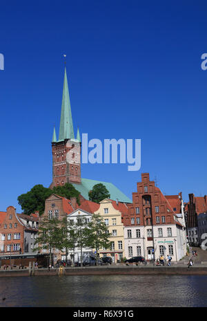 Blick über Obertrave zu St. Petri Kirche, Schleswig-Holstein, Deutschland, Europa Stockfoto