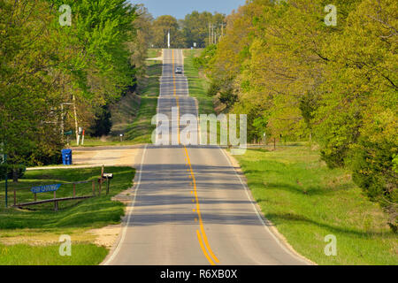 Hügel auf der Route 66 in der Nähe von Libanon, Missouri, USA Stockfoto