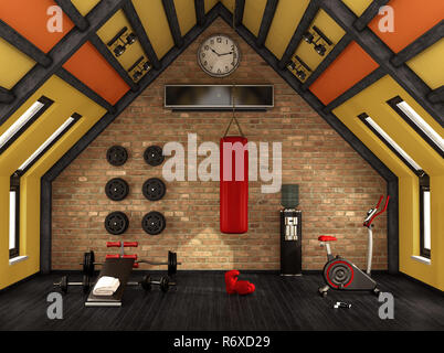 Home Gym in der Mansarde Stockfoto